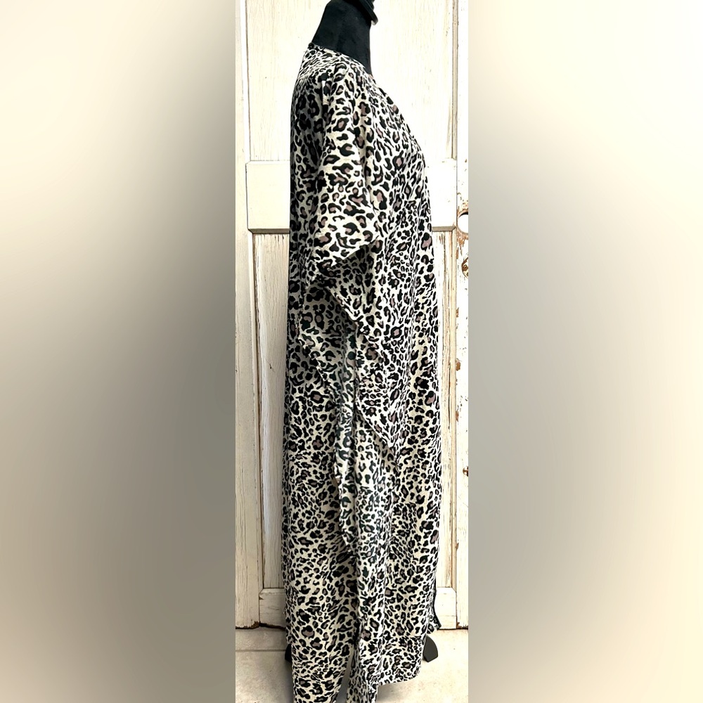 🪭🪭Animal Print Maxi Kimono Cover up🪭🪭 - Picture 2 of 6